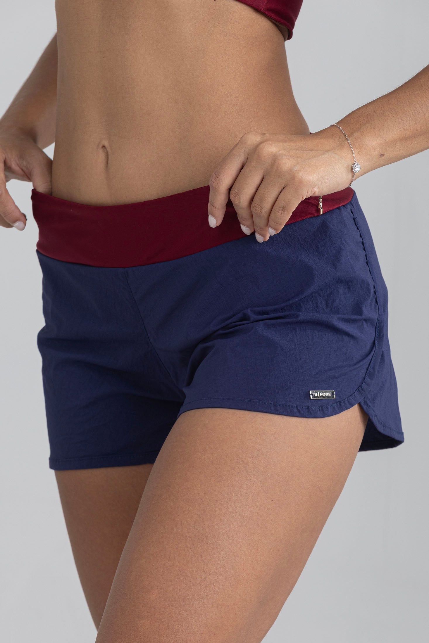 Short Athleisure Marinho com Vinho
